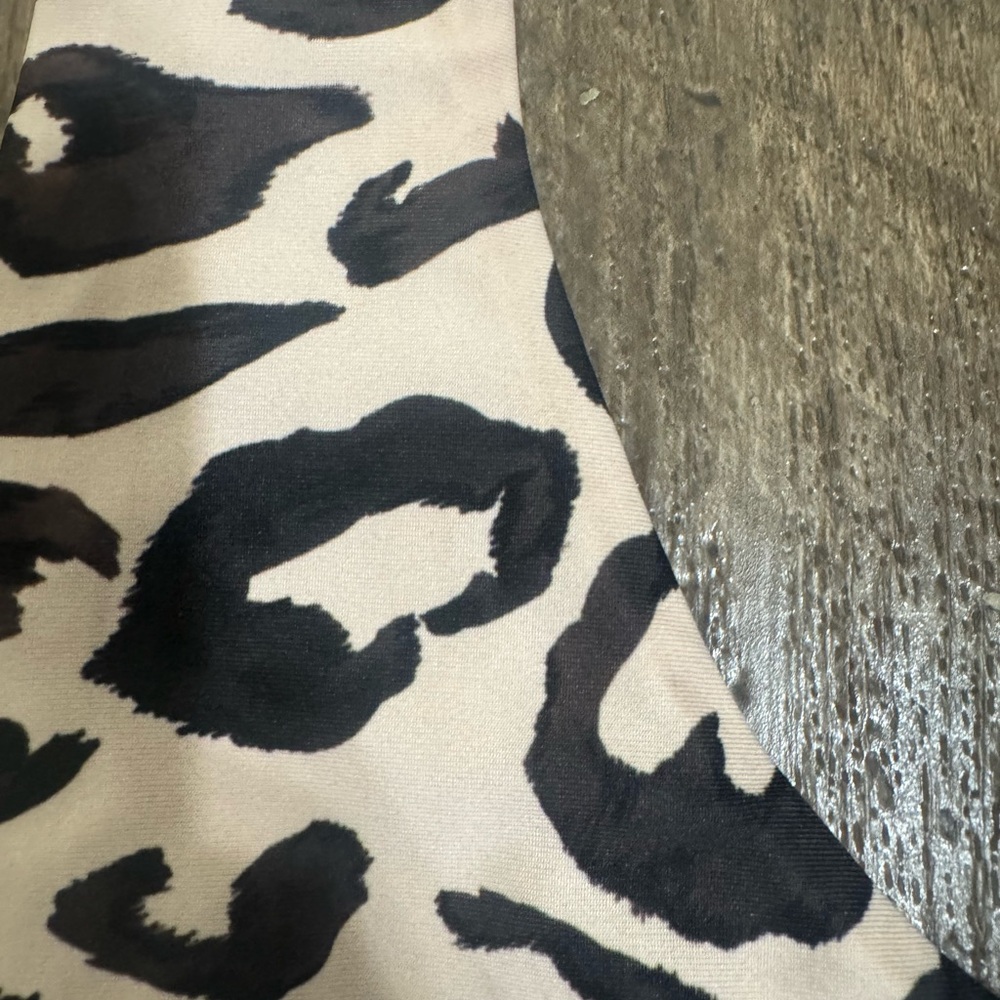 Toast Swim Signature Scoop bikini Top (Spot). Medium. Bralette. Leopard cheetah - Picture 6 of 12